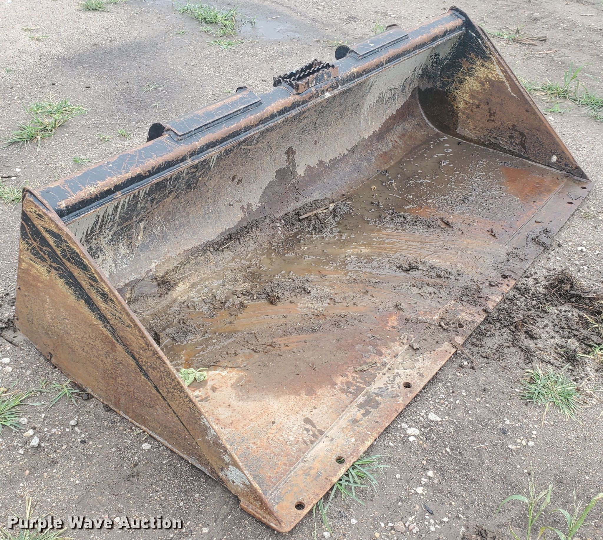 John Deere C78 Worksite Pro skid steer bucket in Norway, KS Item