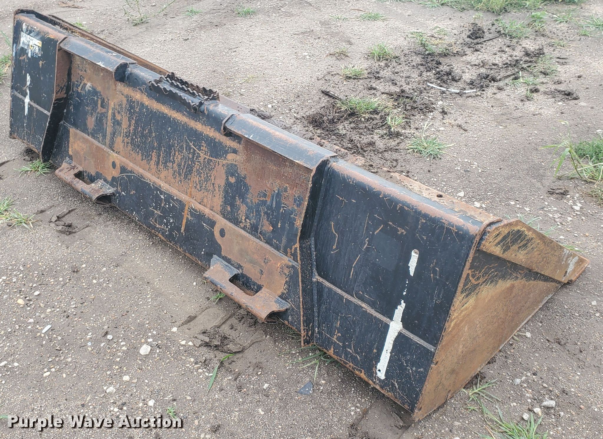 John Deere C78 Worksite Pro skid steer bucket in Norway, KS Item