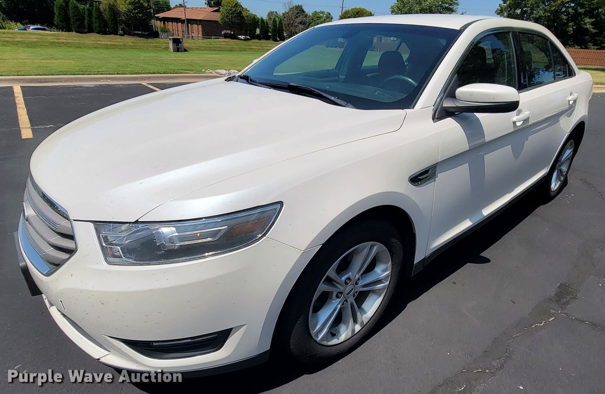 2015 Ford Taurus SEL in Springfield, MO | Item KD9429 sold | Purple Wave