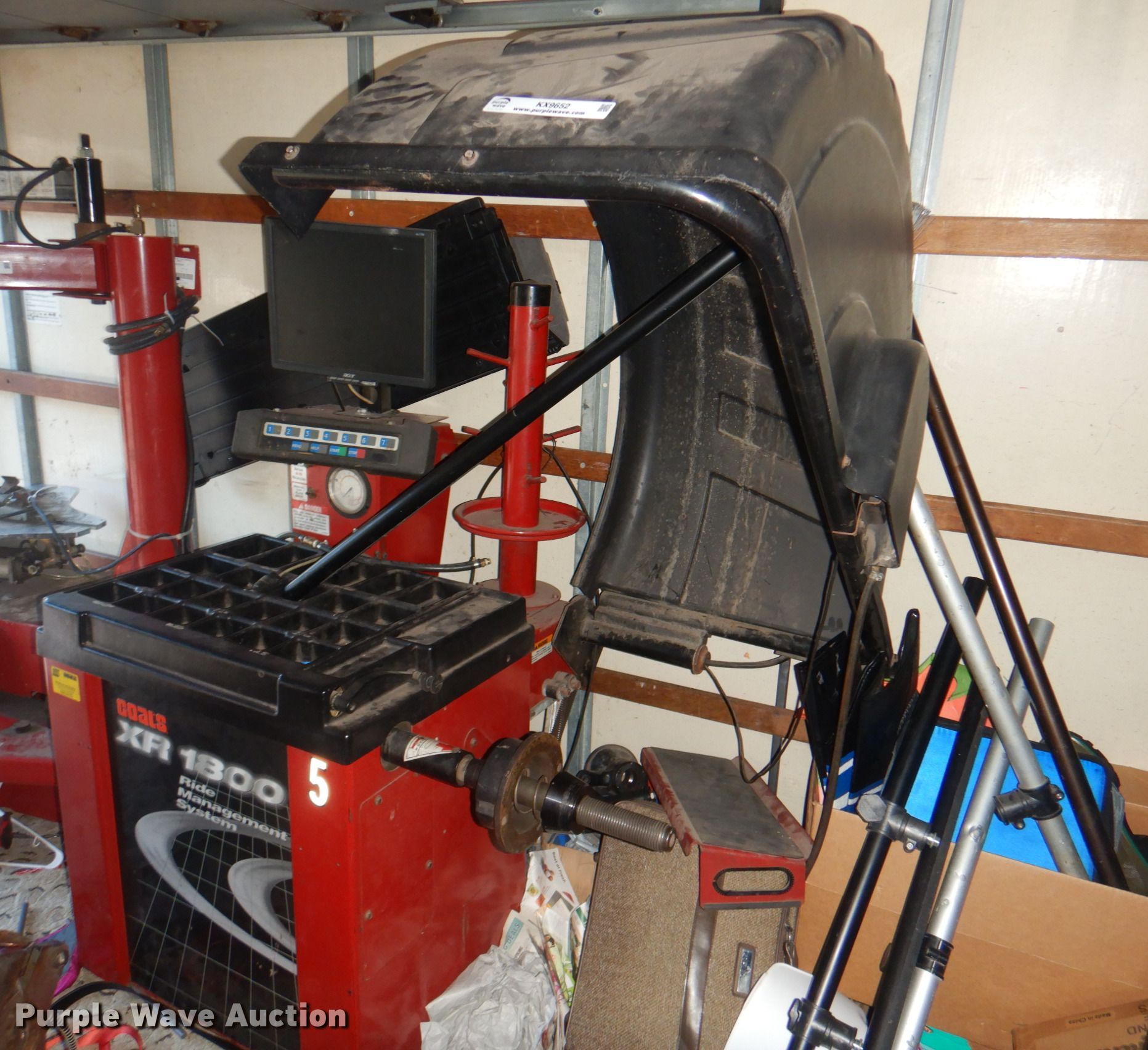 Coats XR1800 wheel balancer in Lincoln, NE Item KX9652 sold Purple Wave