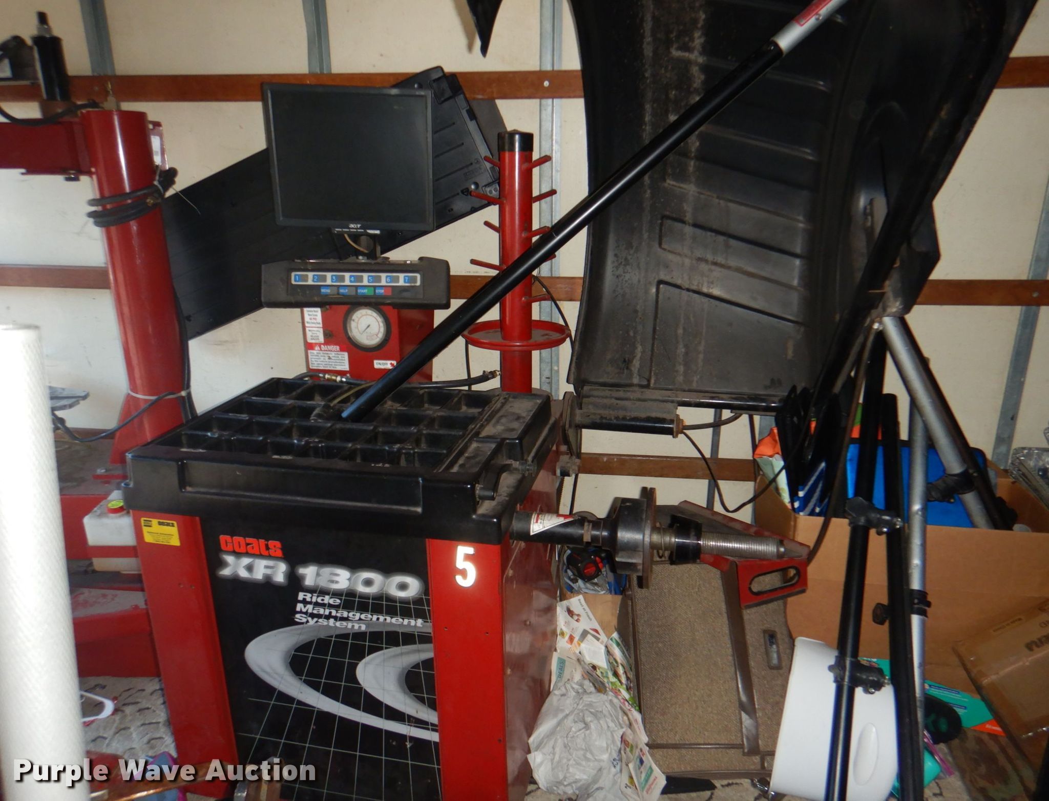 Coats XR1800 wheel balancer in Lincoln, NE Item KX9652 sold Purple Wave