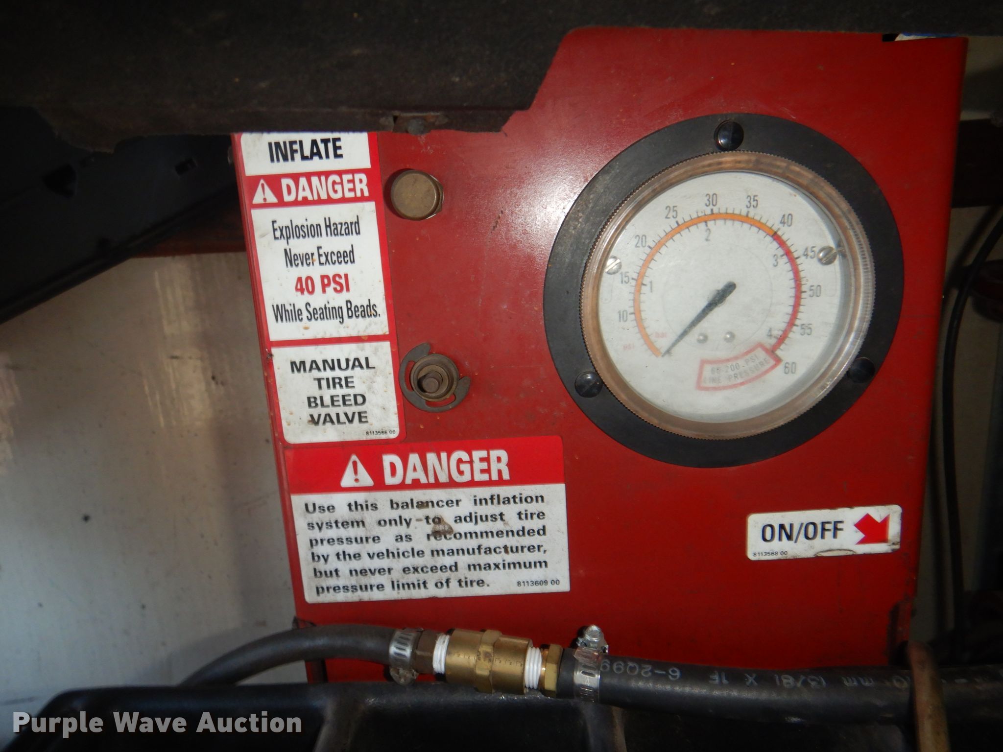 Coats XR1800 wheel balancer in Lincoln, NE Item KX9652 sold Purple Wave