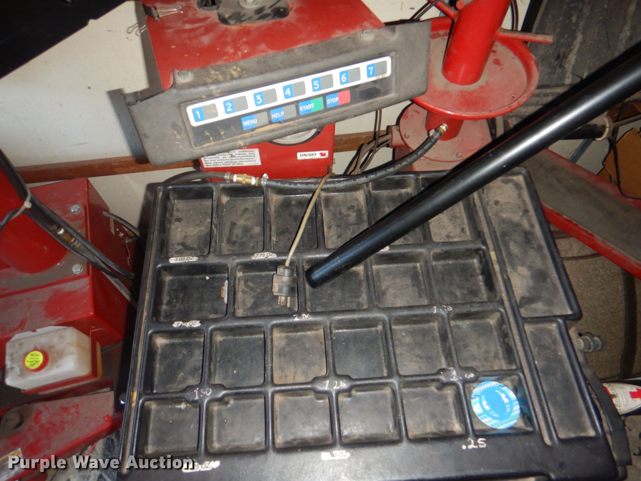 Coats XR1800 wheel balancer in Lincoln, NE Item KX9652 sold Purple Wave