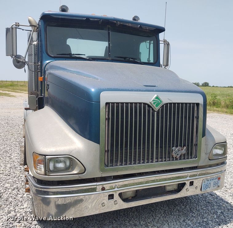 image for item BY9367 1999 International 9200 Eagle  semi truck