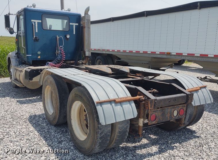 image for item BY9367 1999 International 9200 Eagle  semi truck