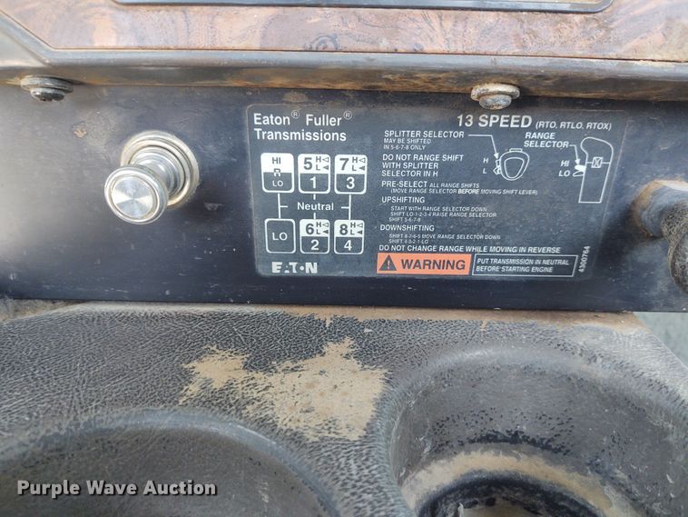 image for item BY9367 1999 International 9200 Eagle  semi truck