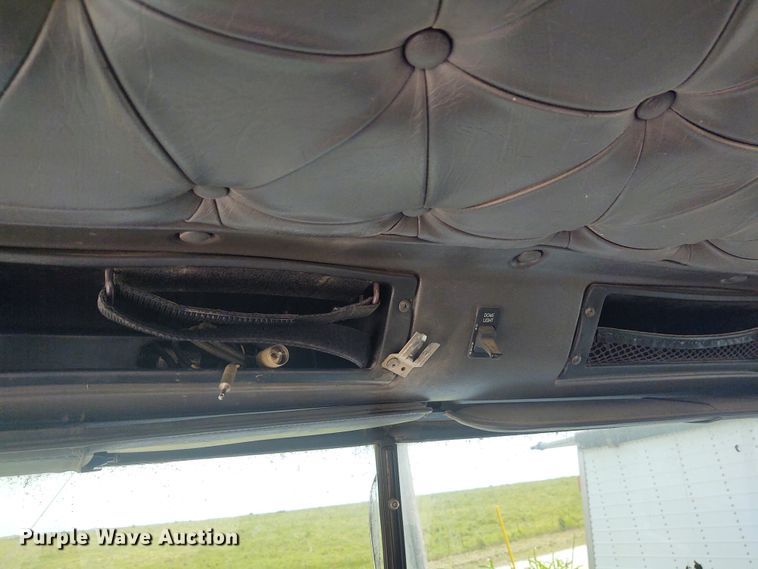 image for item BY9367 1999 International 9200 Eagle  semi truck