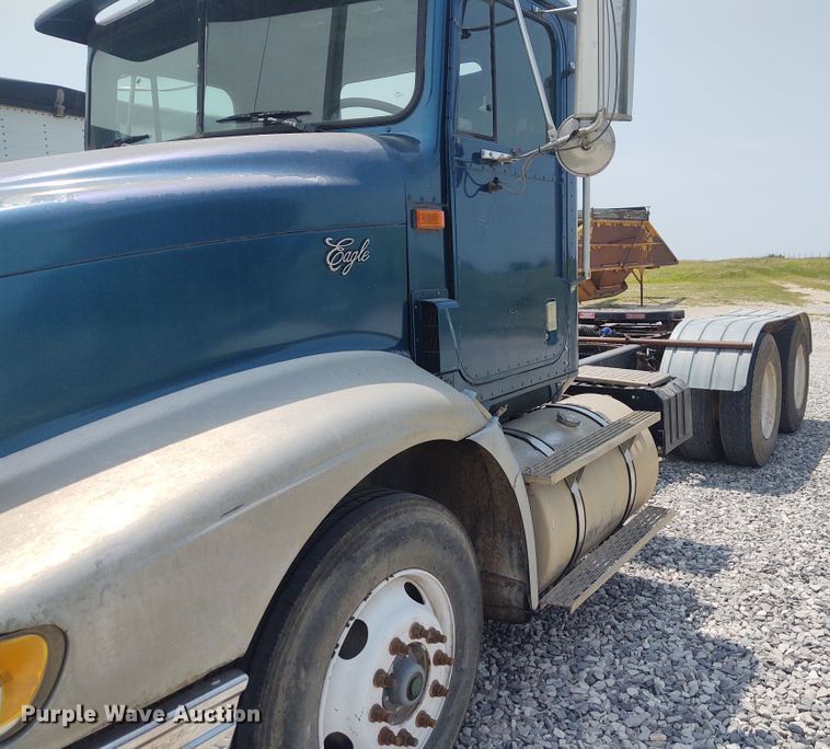 image for item BY9367 1999 International 9200 Eagle  semi truck