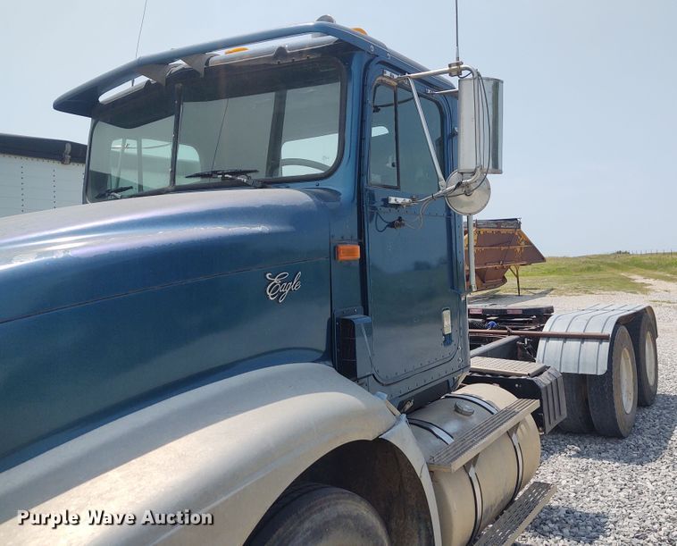 image for item BY9367 1999 International 9200 Eagle  semi truck