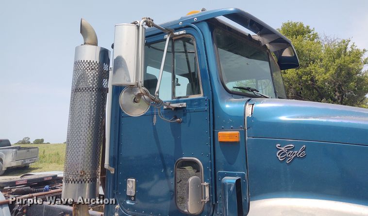 image for item BY9367 1999 International 9200 Eagle  semi truck