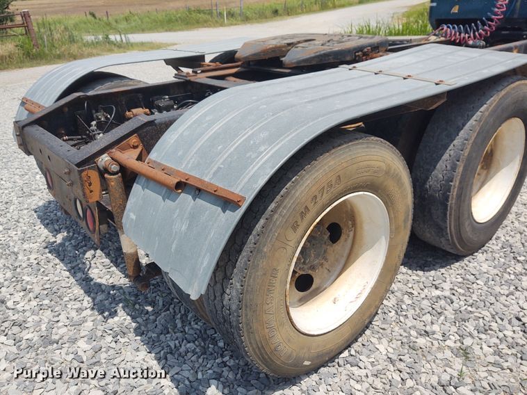 image for item BY9367 1999 International 9200 Eagle  semi truck