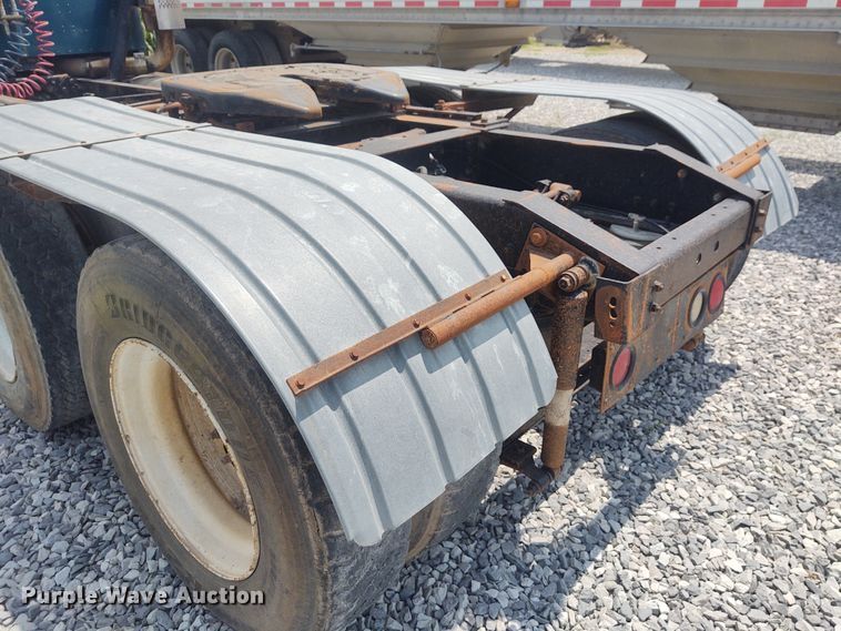 image for item BY9367 1999 International 9200 Eagle  semi truck