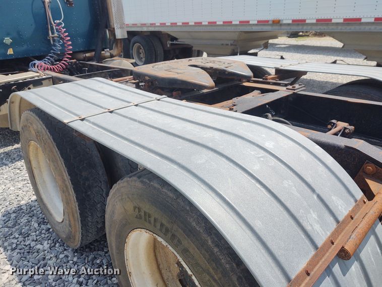 image for item BY9367 1999 International 9200 Eagle  semi truck