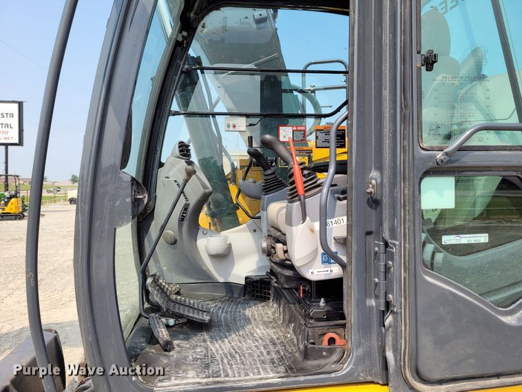 image for item BY9402 2017 John Deere 135G  excavator