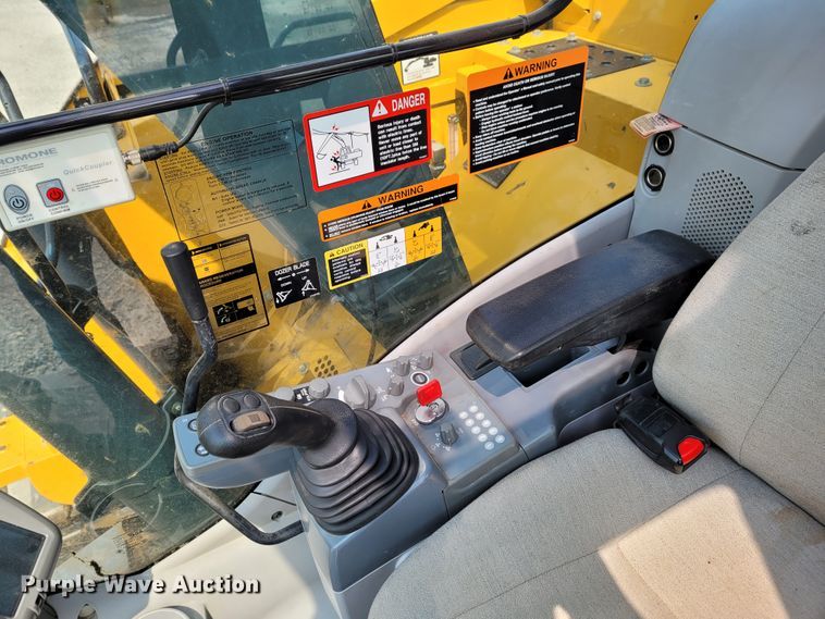 image for item BY9402 2017 John Deere 135G  excavator