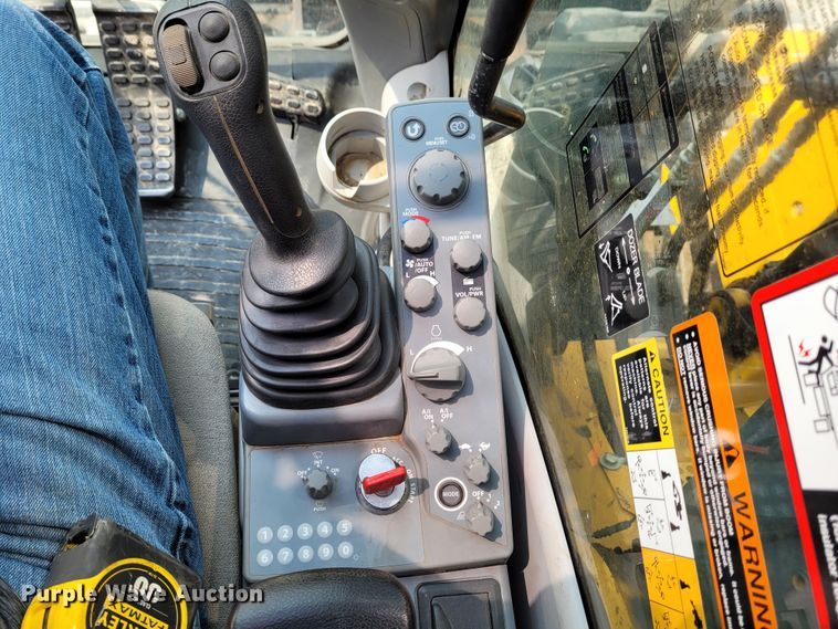 image for item BY9402 2017 John Deere 135G  excavator