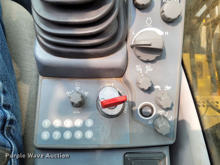 image for item BY9402 2017 John Deere 135G  excavator