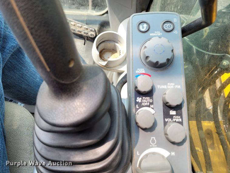 image for item BY9402 2017 John Deere 135G  excavator