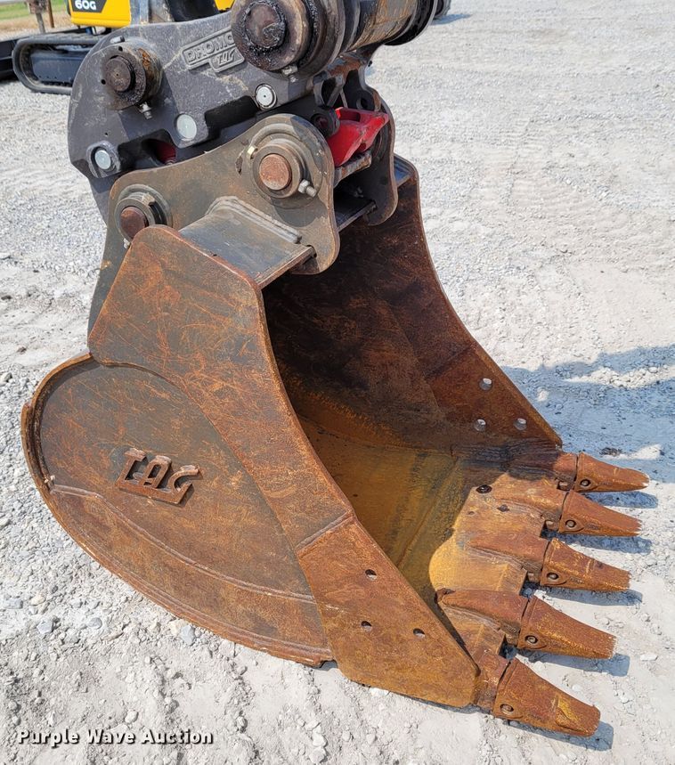 image for item BY9402 2017 John Deere 135G  excavator