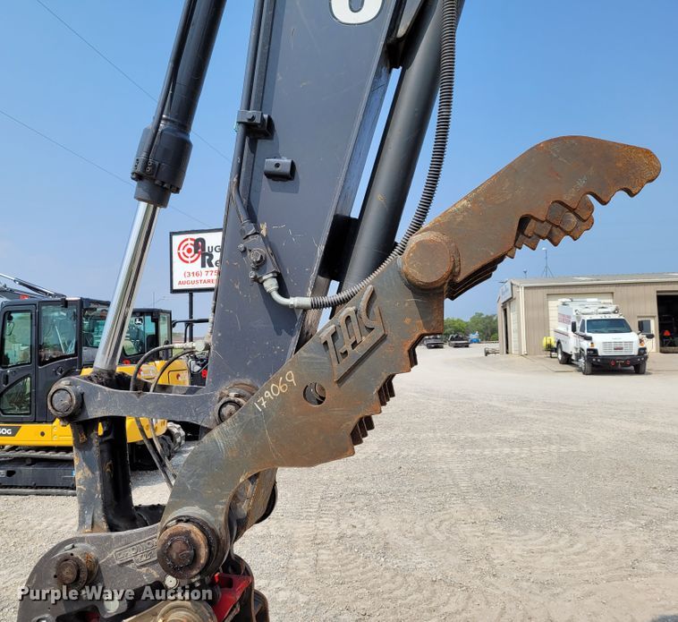 image for item BY9402 2017 John Deere 135G  excavator