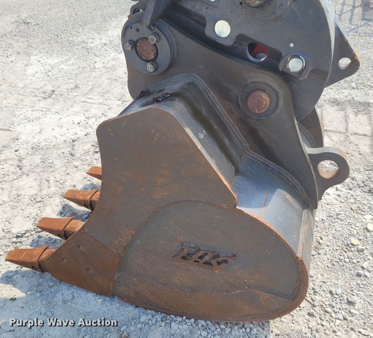 image for item BY9402 2017 John Deere 135G  excavator
