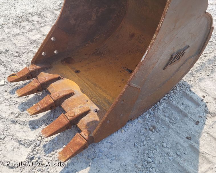 image for item BY9402 2017 John Deere 135G  excavator