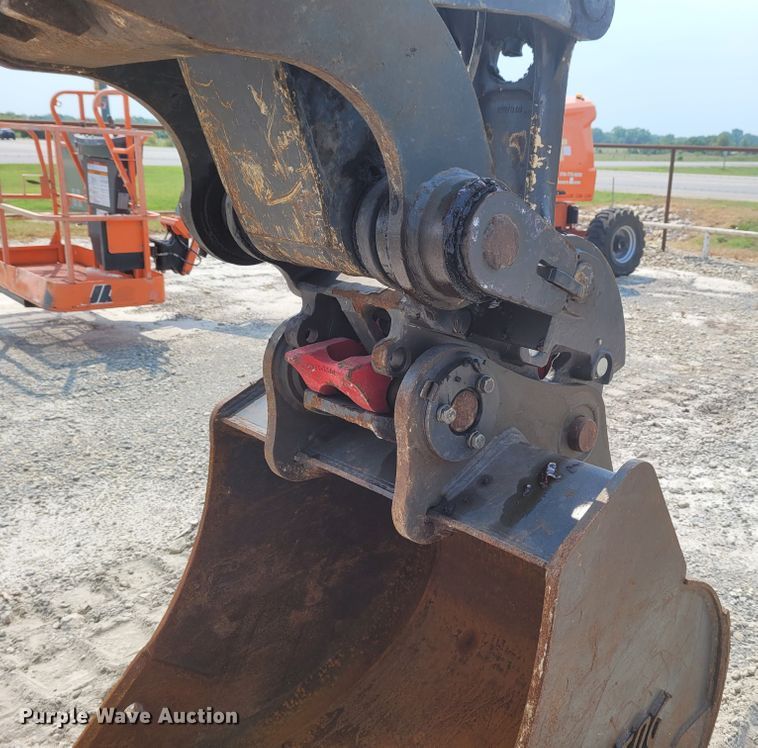 image for item BY9402 2017 John Deere 135G  excavator