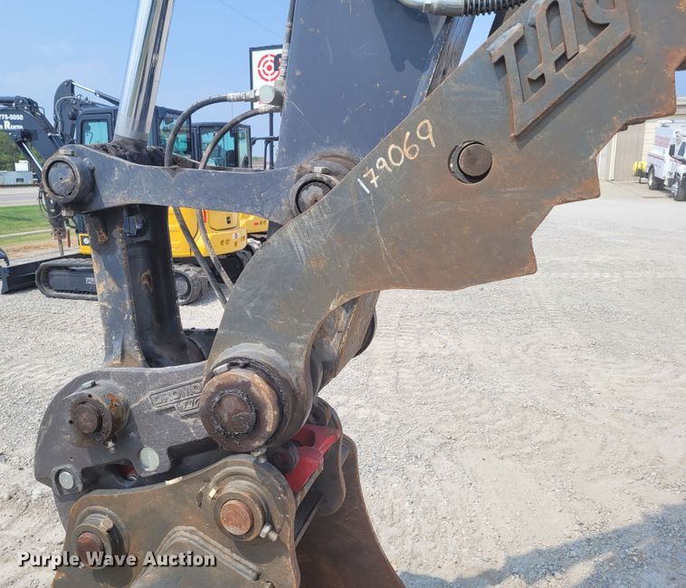 image for item BY9402 2017 John Deere 135G  excavator