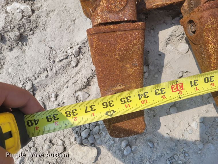 image for item BY9402 2017 John Deere 135G  excavator