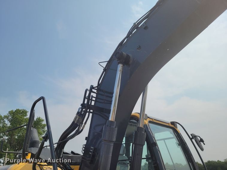 image for item BY9402 2017 John Deere 135G  excavator