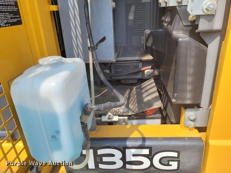 image for item BY9402 2017 John Deere 135G  excavator