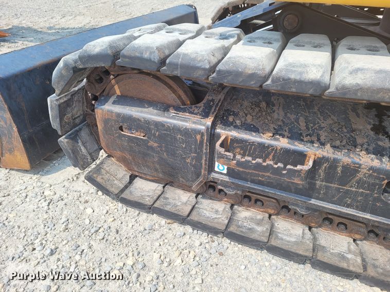 image for item BY9402 2017 John Deere 135G  excavator