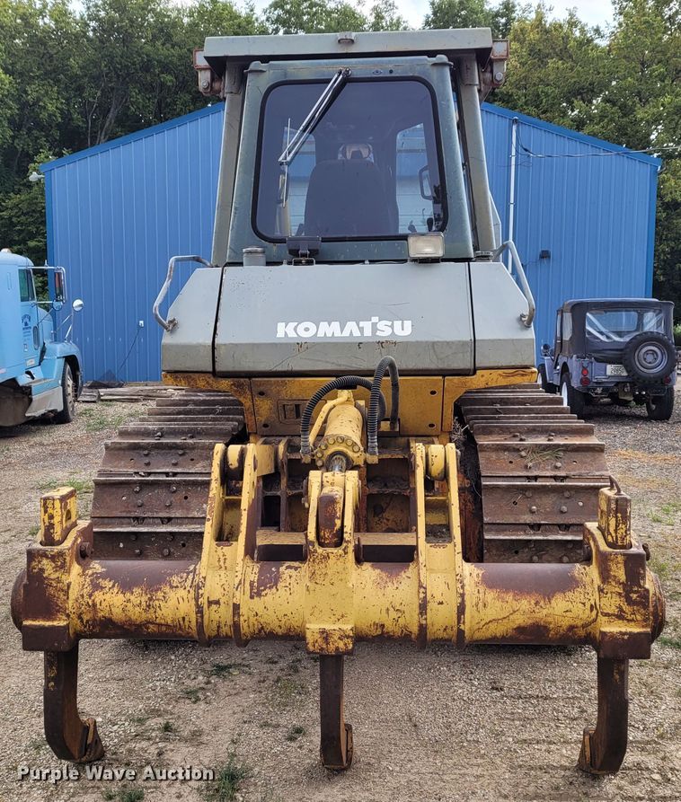 image for item BY9421 1997 Komatsu D65EX-12  dozer