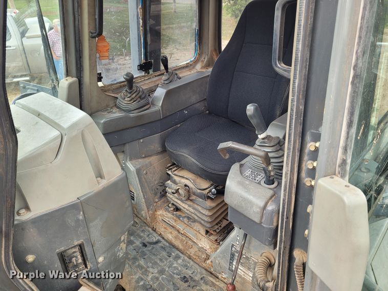 image for item BY9421 1997 Komatsu D65EX-12  dozer