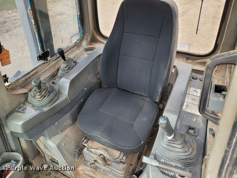 image for item BY9421 1997 Komatsu D65EX-12  dozer