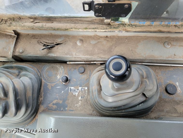 image for item BY9421 1997 Komatsu D65EX-12  dozer