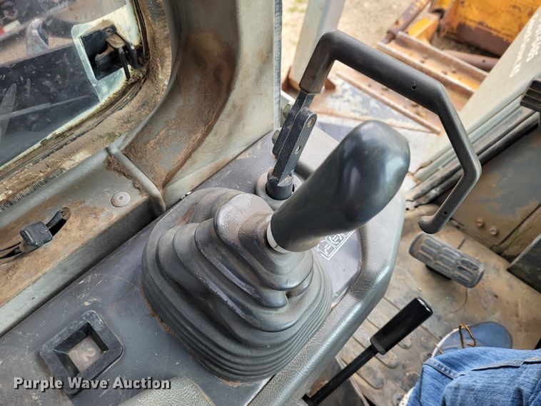 image for item BY9421 1997 Komatsu D65EX-12  dozer