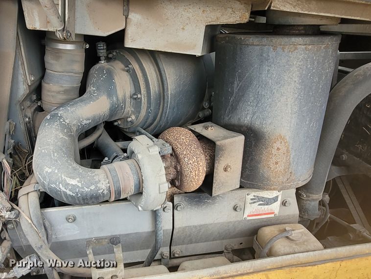 image for item BY9421 1997 Komatsu D65EX-12  dozer