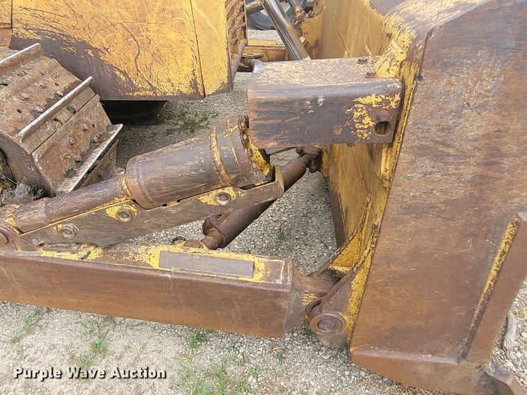 image for item BY9421 1997 Komatsu D65EX-12  dozer