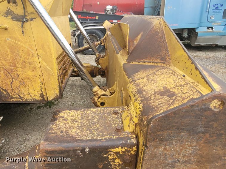 image for item BY9421 1997 Komatsu D65EX-12  dozer