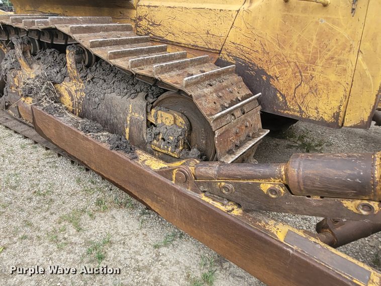 image for item BY9421 1997 Komatsu D65EX-12  dozer