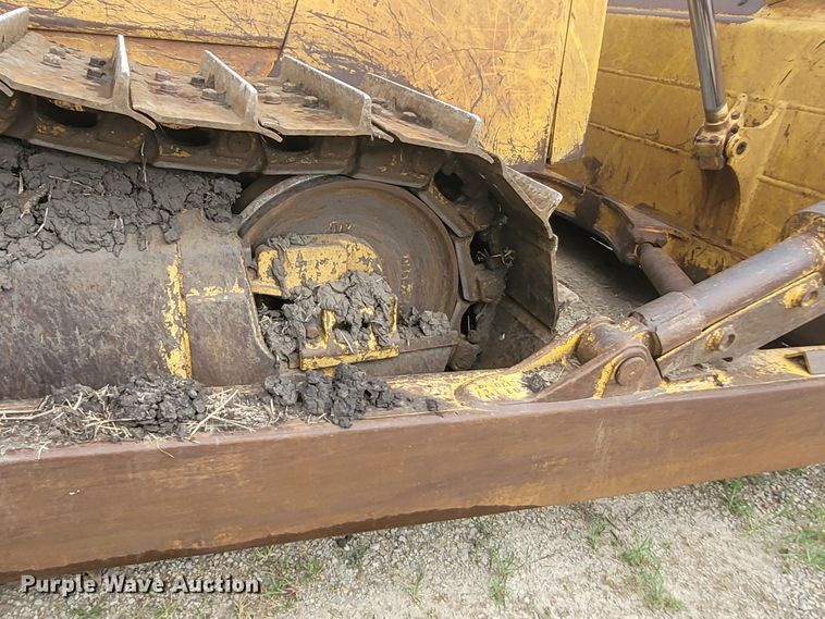 image for item BY9421 1997 Komatsu D65EX-12  dozer