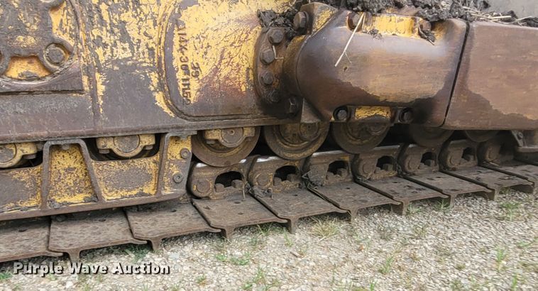 image for item BY9421 1997 Komatsu D65EX-12  dozer