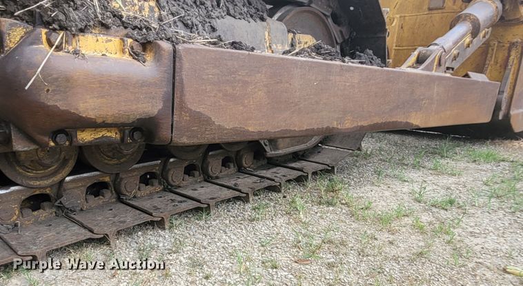 image for item BY9421 1997 Komatsu D65EX-12  dozer