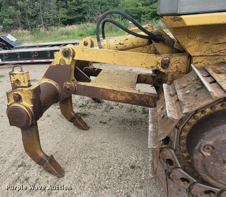 image for item BY9421 1997 Komatsu D65EX-12  dozer