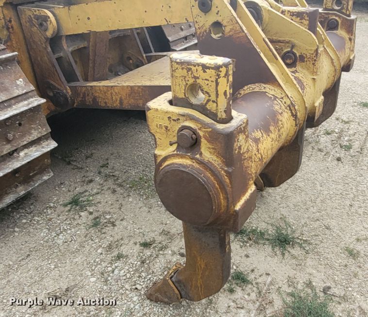 image for item BY9421 1997 Komatsu D65EX-12  dozer