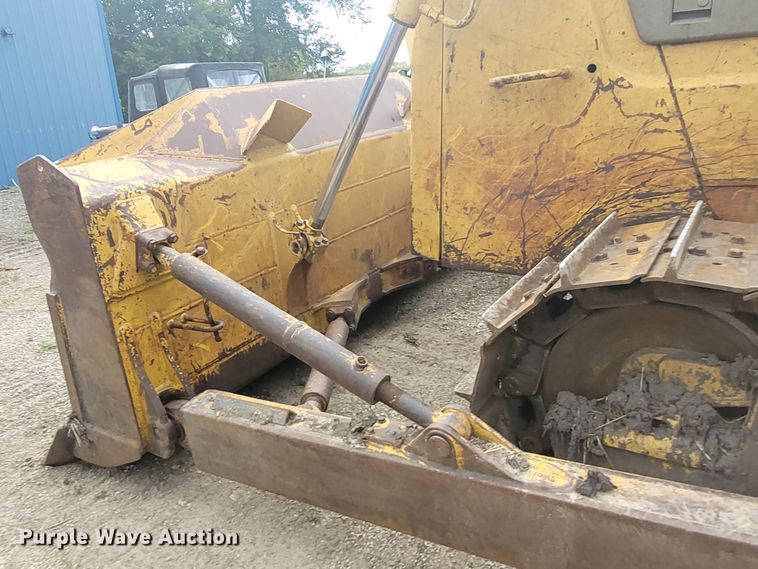 image for item BY9421 1997 Komatsu D65EX-12  dozer