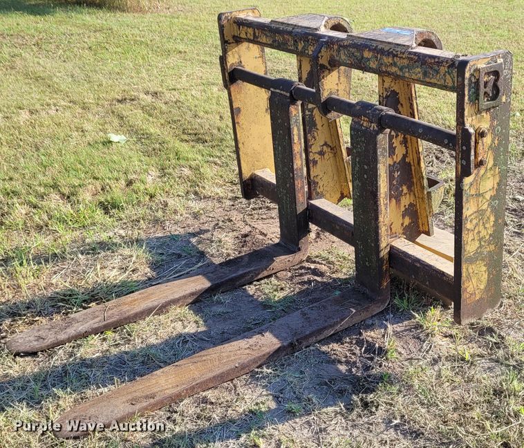 Balderson 48"L forks in Winfield, KS Item BY9423 sold Purple Wave