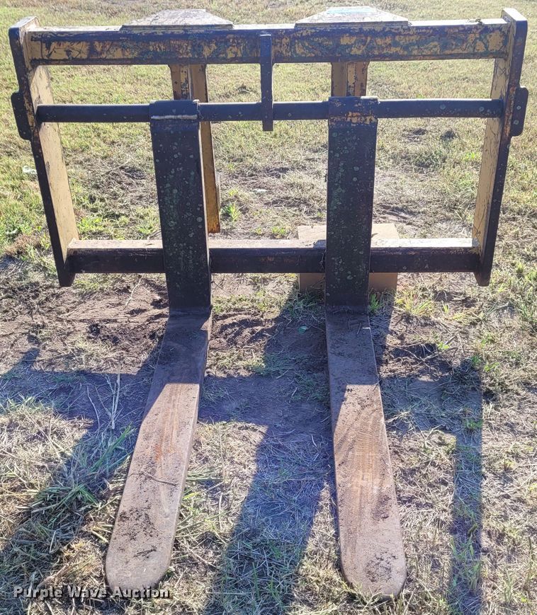 Balderson 48"L forks in Winfield, KS Item BY9423 sold Purple Wave