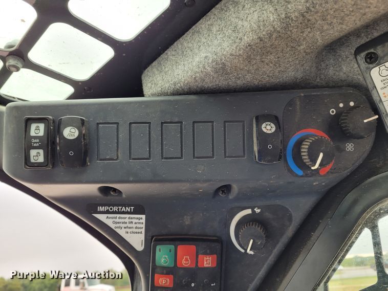 image for item BY9451 2019 John Deere 320G  skid steer loader
